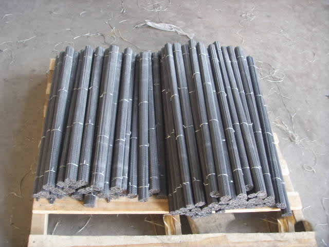 Several bundles of galvanized straight cut wires on the wooden pallet.