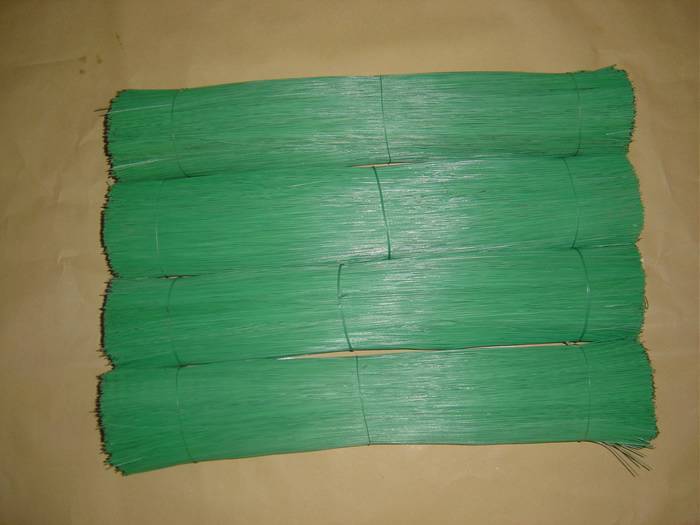 Four bundles of PVC coated straight cut wires on the carton.