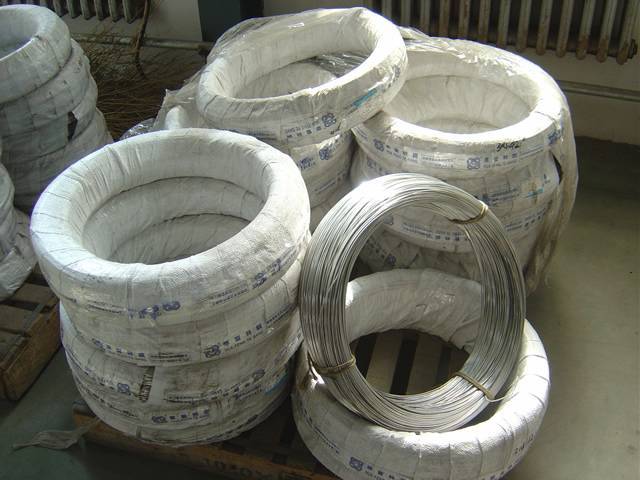 Several rolls of soft annealed wire in woven bag package.