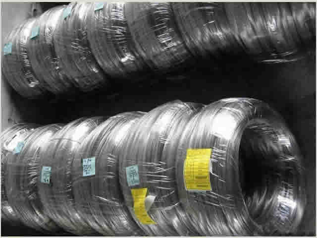 Several rolls of stainless steel wires are packed by plastic film.